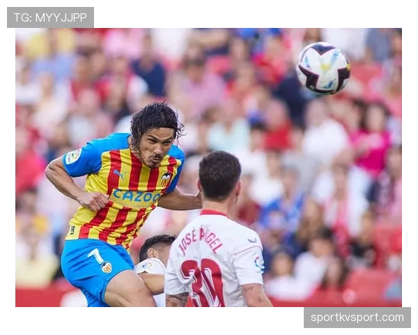 哈兰德与卡瓦尼跑位能力差异如何影响各自赛场适配性